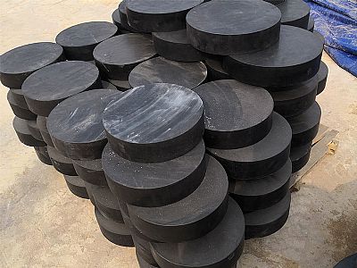 克孜勒苏板式橡胶支座由若干层橡胶片与薄钢板经加压硫化